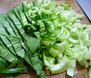 菜底煎鸡蛋的做法步骤：5
