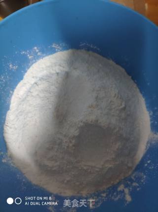 薄皮韭菜鸡蛋馅饼的做法步骤：1