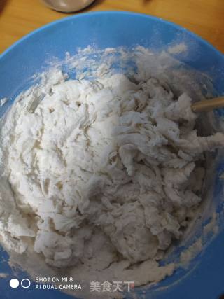 薄皮韭菜鸡蛋馅饼的做法步骤：2