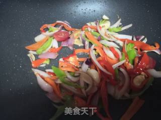 红椒炒鸡块的做法步骤：6
