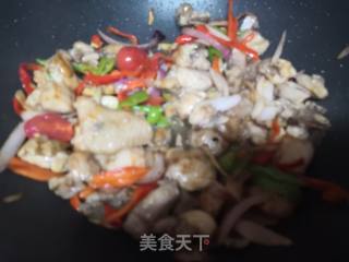 红椒炒鸡块的做法步骤：7