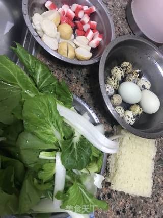 肉丸蔬菜米粉汤的做法步骤：1