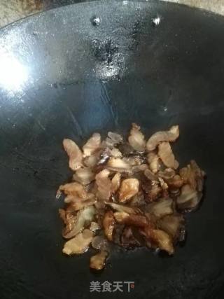 芹菜煸炒腊肉的做法步骤：3