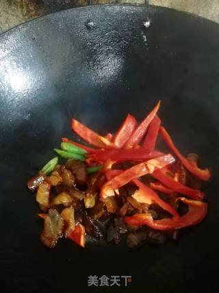 芹菜煸炒腊肉的做法步骤：4