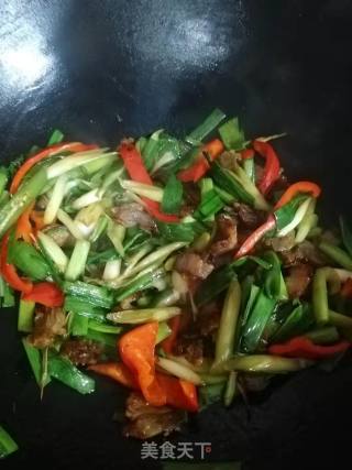 芹菜煸炒腊肉的做法步骤：5