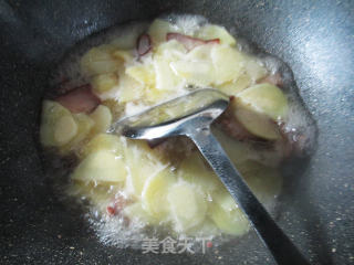 韭菜酱肉炒土豆的做法步骤：3