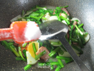 韭菜酱肉炒土豆的做法步骤：6