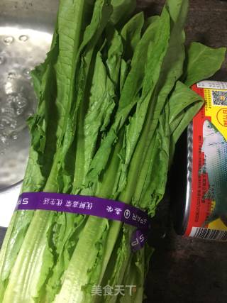 豆豉鲮鱼油麦菜的做法步骤：1