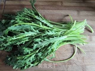 蚝油茼蒿的做法步骤：1