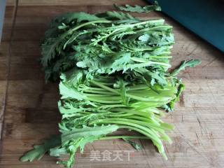蚝油茼蒿的做法步骤：2