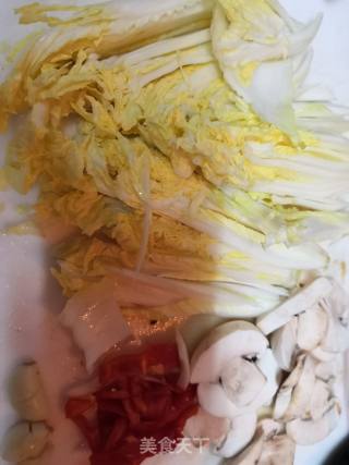 白菜炒白蘑菇的做法步骤：1