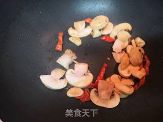 白菜炒白蘑菇的做法步骤：2