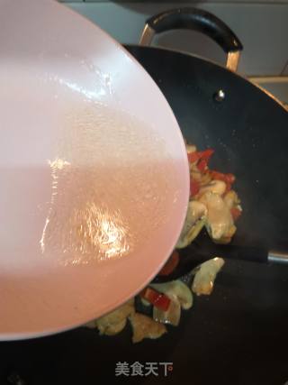 蘑菇炒豆腐的做法步骤：7