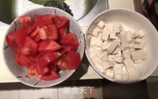 西红柿鸡蛋豆腐羹的做法步骤：2
