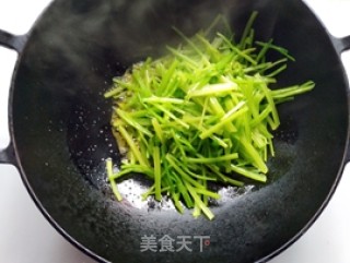 芹菜炒香干的做法步骤：4