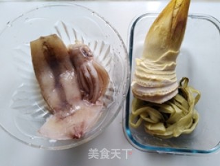 咸菜冬笋炒鱿鱼的做法步骤：1