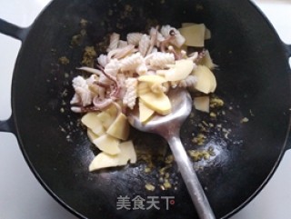 咸菜冬笋炒鱿鱼的做法步骤：7
