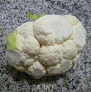 牛肉肠炒青菜花菜的做法步骤：1