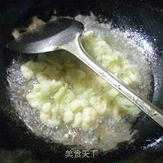 牛肉肠炒青菜花菜的做法步骤：9