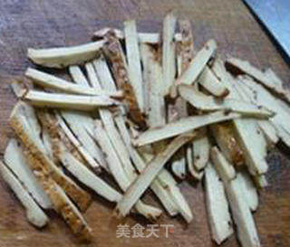 香干鱿鱼炒青红椒的做法步骤：8