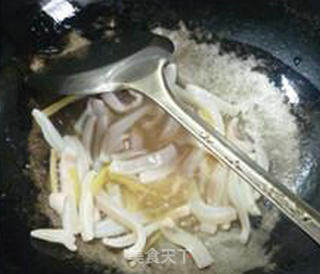香干鱿鱼炒青红椒的做法步骤：10