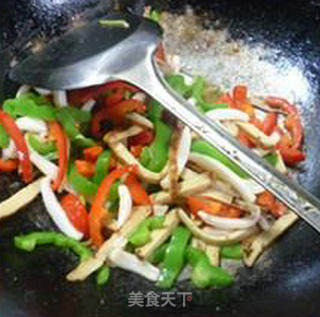 香干鱿鱼炒青红椒的做法步骤：14