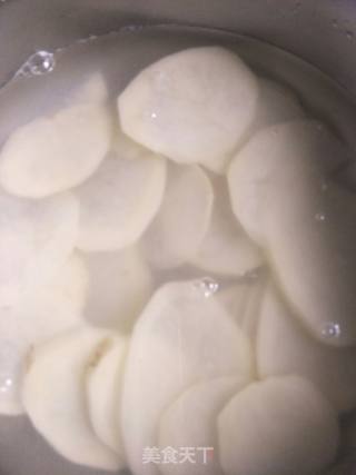 清炒土豆片的做法步骤：2