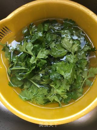 芹叶豆皮卷的做法步骤：1