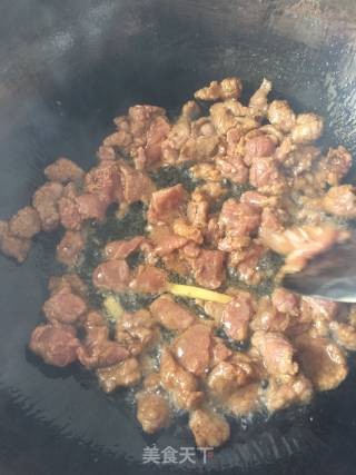 胡萝卜炒牛肉的做法步骤：3
