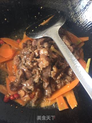 胡萝卜炒牛肉的做法步骤：5