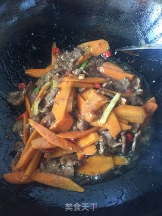 胡萝卜炒牛肉的做法步骤：6