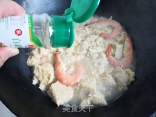 大虾冻豆腐汤的做法步骤：10