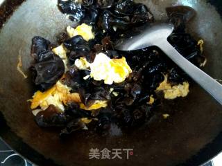 木耳炒鸡蛋的做法步骤：6