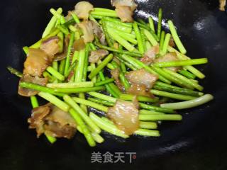 腊肉蒜苗的做法步骤：9