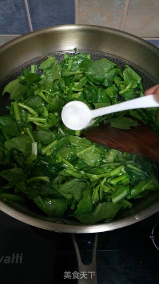 炒油菜条的做法步骤：5
