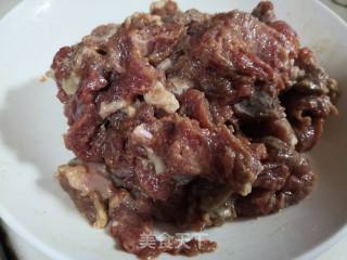 水果黄瓜炒牛肉的做法步骤：1