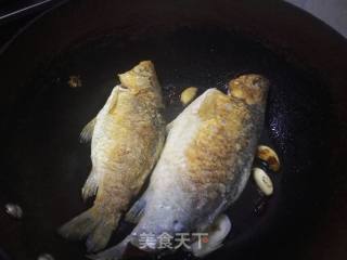 家熬鲫鱼的做法步骤：7
