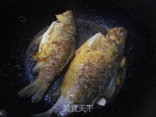 家熬鲫鱼的做法步骤：8