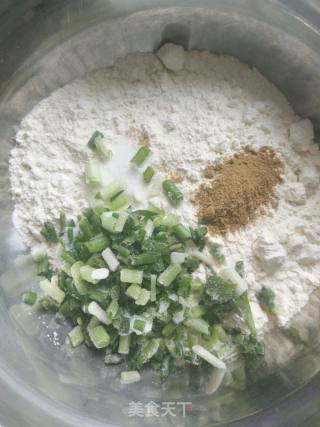 葱香软饼的做法步骤：1