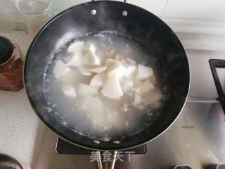 排骨萝卜汤的做法步骤：2