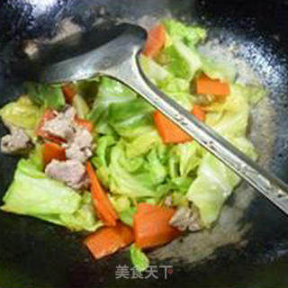胡萝卜里脊肉炒圆白菜的做法步骤：11