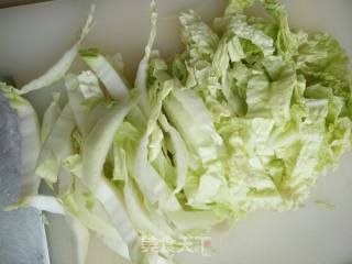 豆皮炒白菜的做法步骤：3