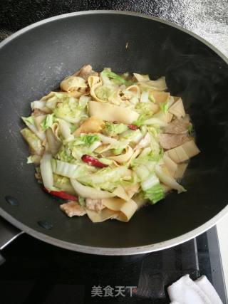 豆皮炒白菜的做法步骤：18