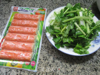 蟹肉棒炒芹菜的做法步骤：1