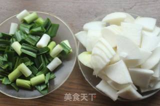 #快手素菜#大蒜炒萝卜的做法步骤：1