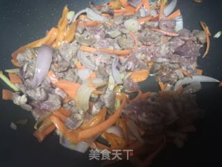 胡萝卜炒牛肉的做法步骤：5