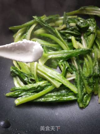 清炒油麦菜的做法步骤：3