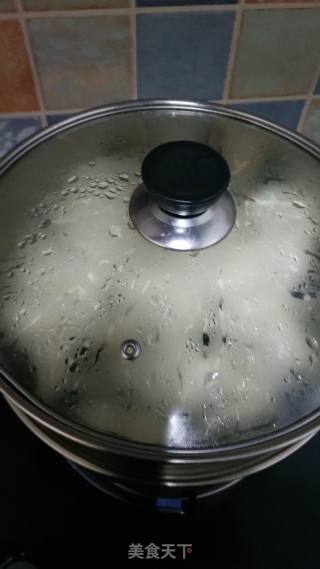红萝卜木耳肉馅饺的做法步骤：5