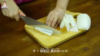 韩式炒萝卜条的做法步骤：2