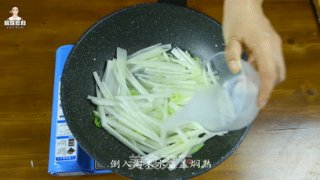 韩式炒萝卜条的做法步骤：7